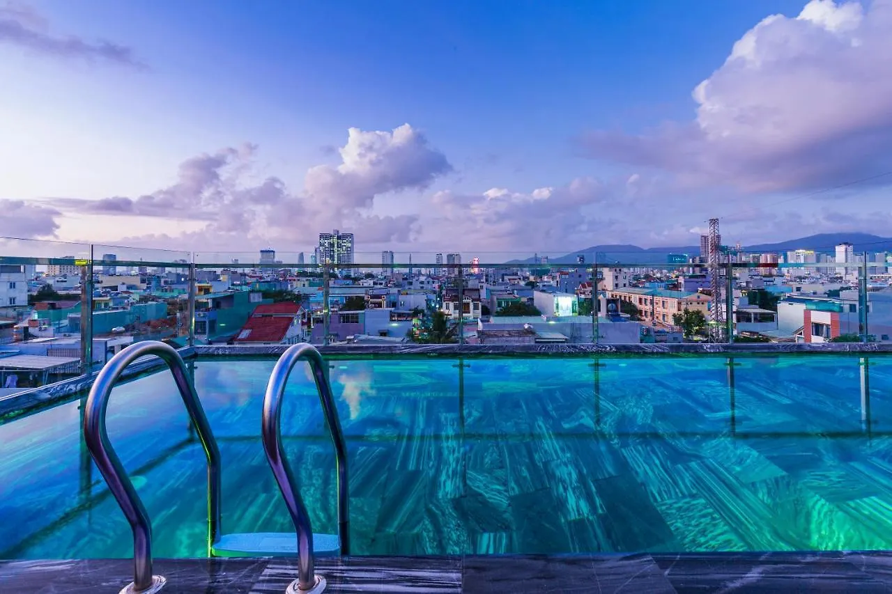 Lyn'S Hotel & Apartment Da Nang 3*,